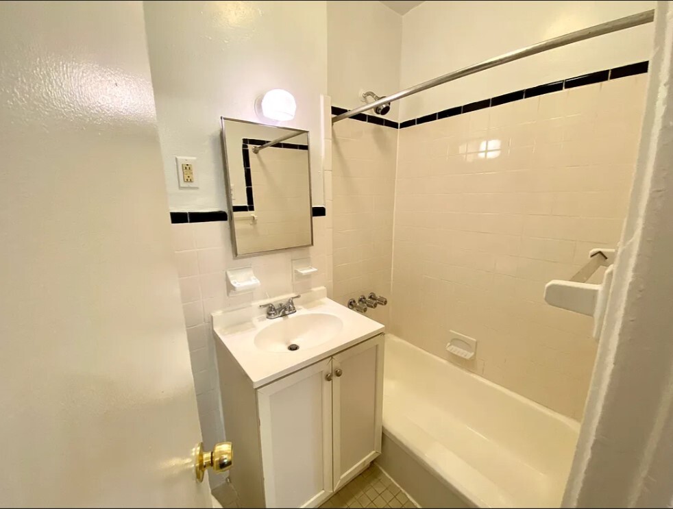 #5 photo, 245 E 39TH Street, Murray Hill , NY 10016