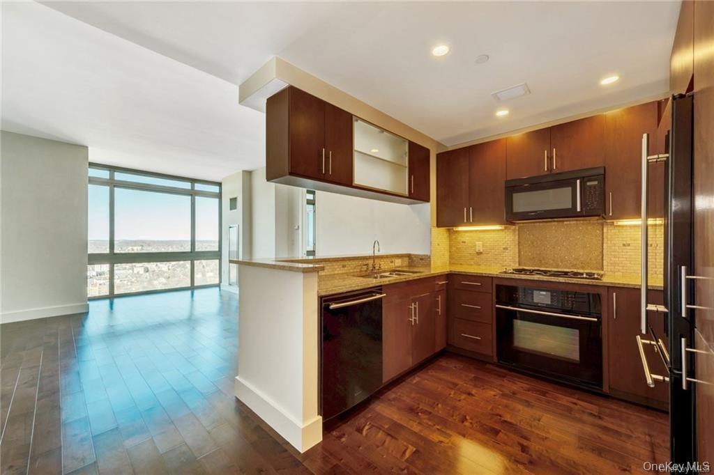 #2 photo, 175 Huguenot Street, New Rochelle , NY 10801