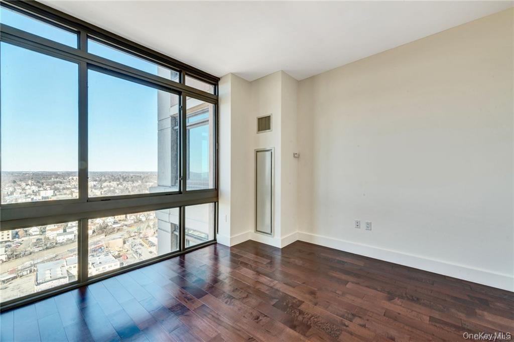 #6 photo, 175 Huguenot Street, New Rochelle , NY 10801