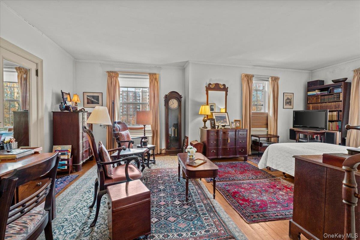 #13 photo, 525 W 238th Street, Bronx , NY 10463