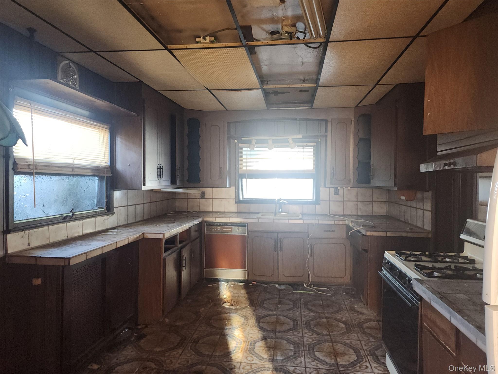 #7 photo, 39 Hilbert Street, Hempstead , NY 11550