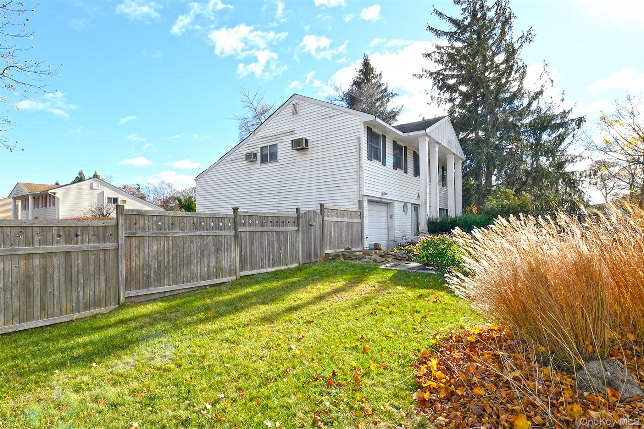 #4 photo, 22 Suttonwood Drive, Commack , NY 11725