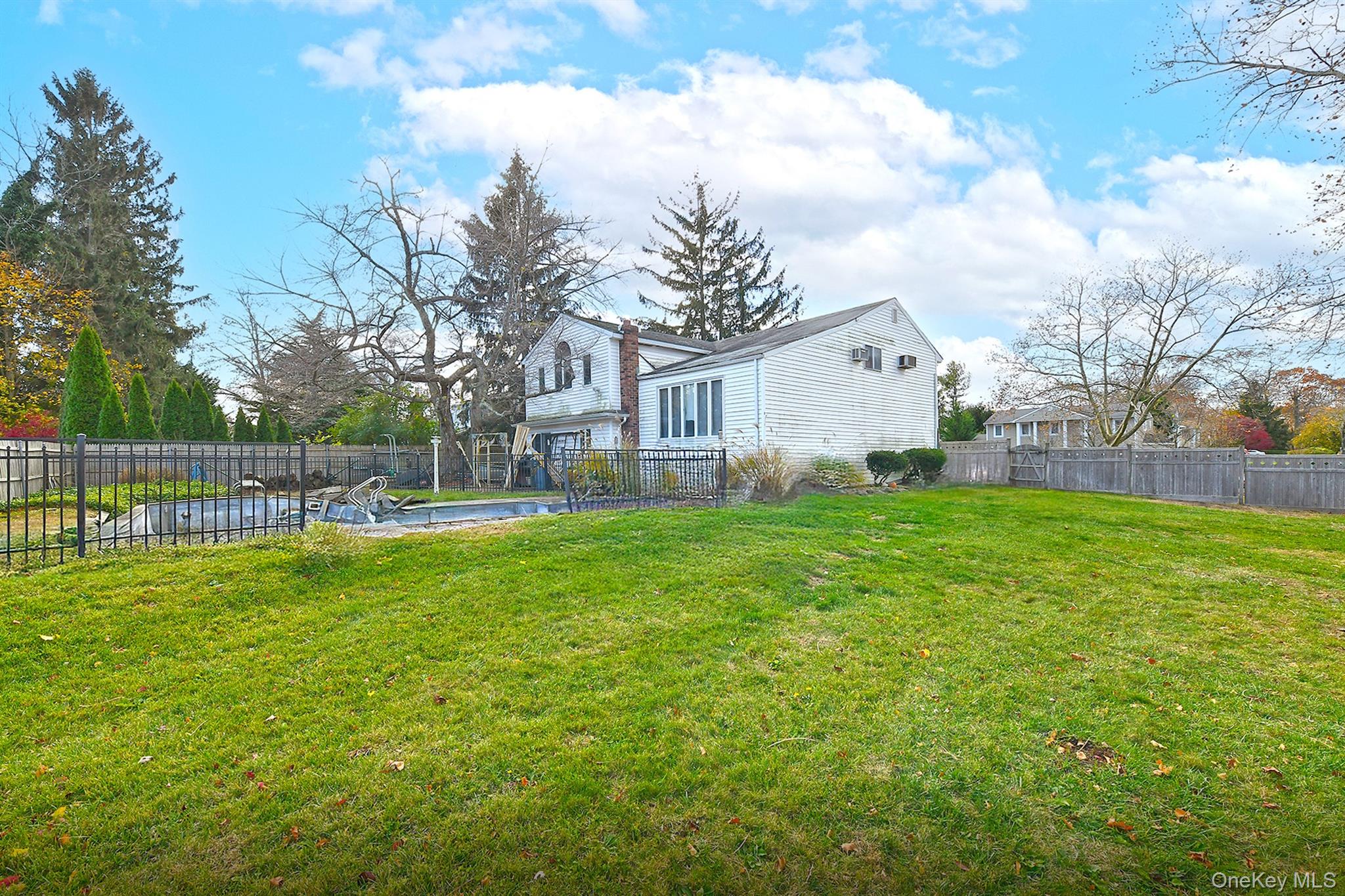 #6 photo, 22 Suttonwood Drive, Commack , NY 11725