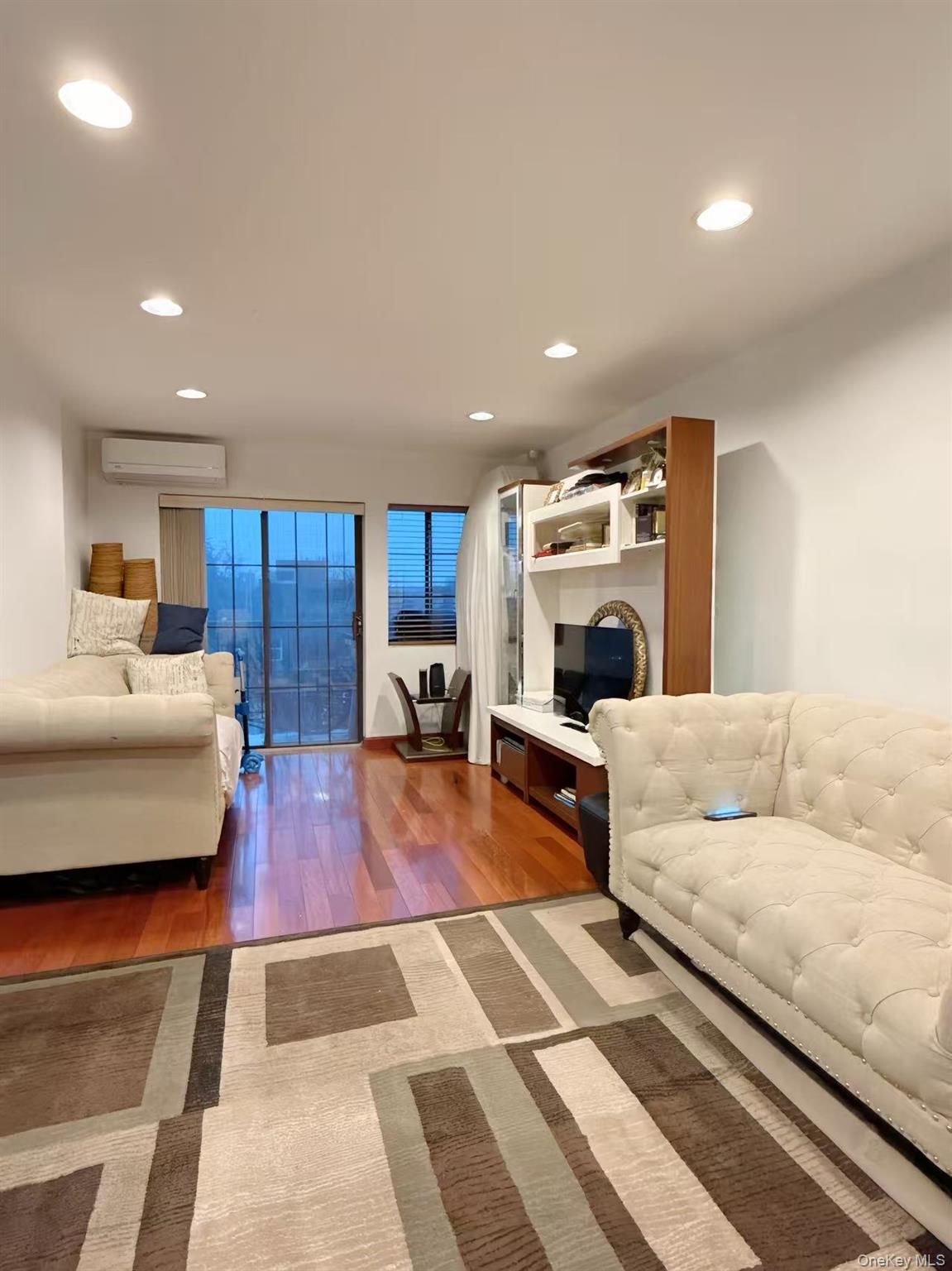 #4 photo, 4260 Colden Street, Flushing , NY 11355