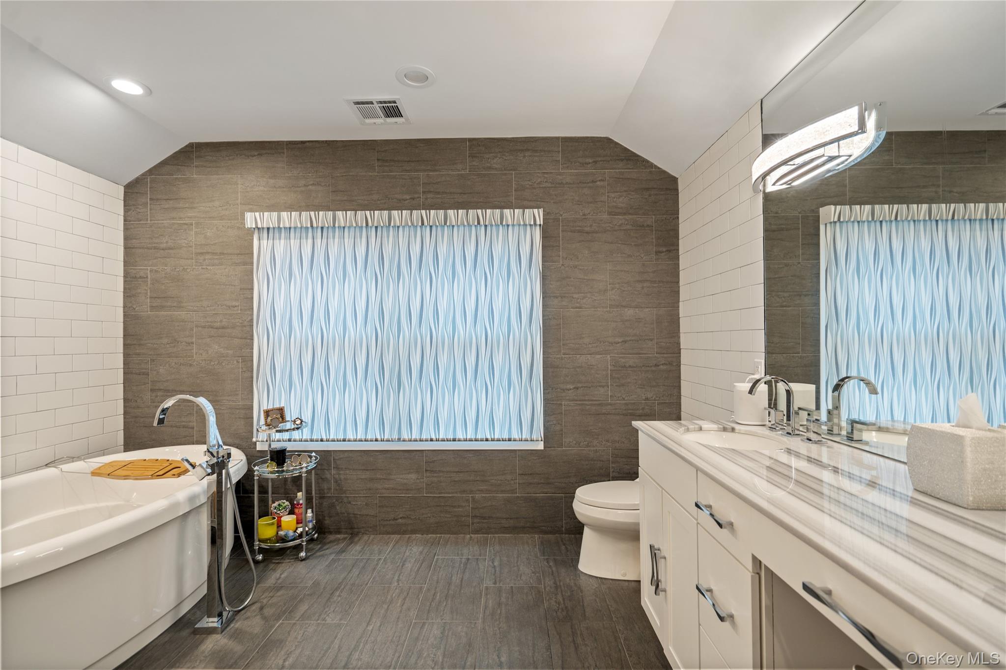 #20 photo, 96 Oakdale Lane, Roslyn Heights , NY 11577