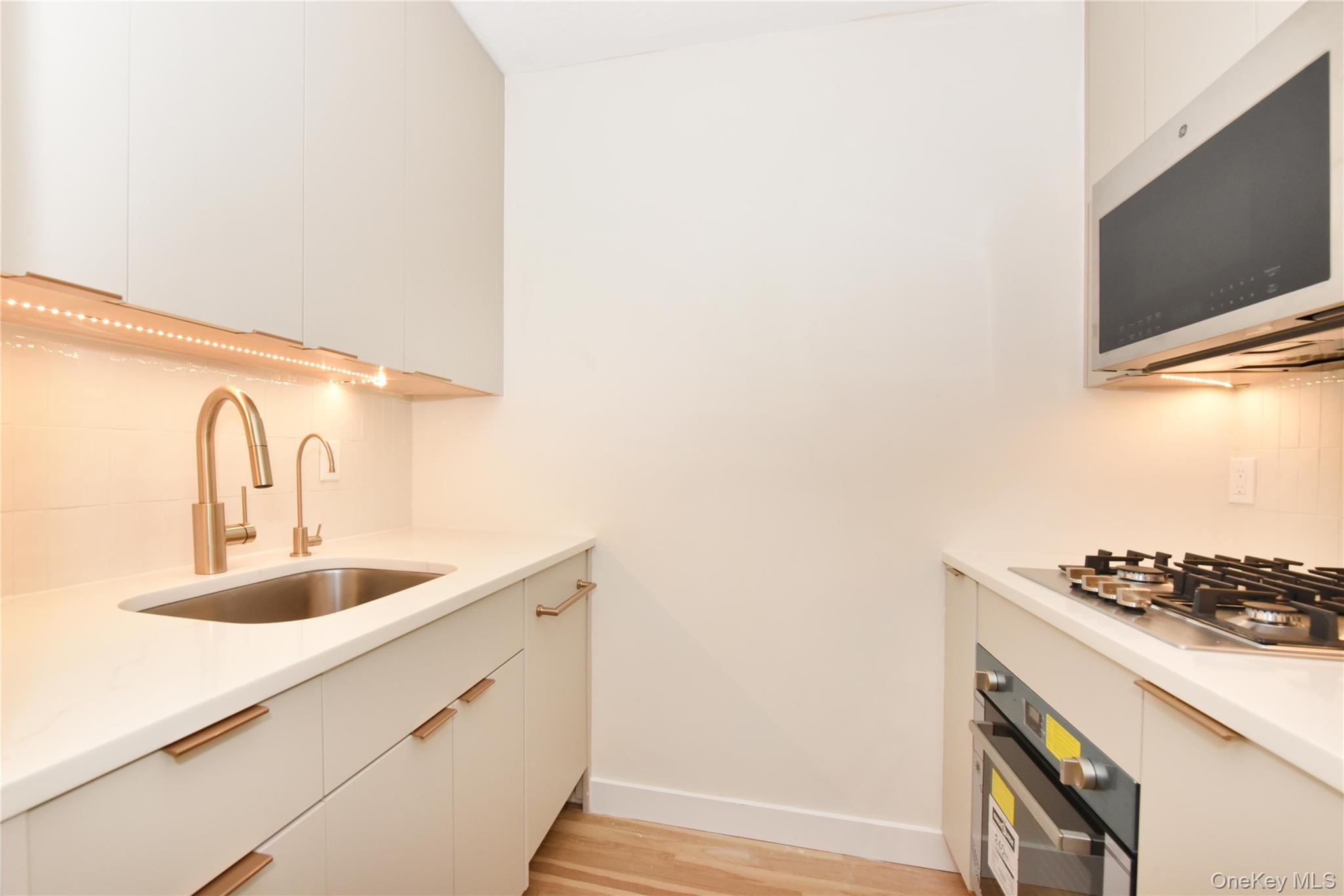 #4 photo, 1 Birchwood Court, Mineola , NY 11501