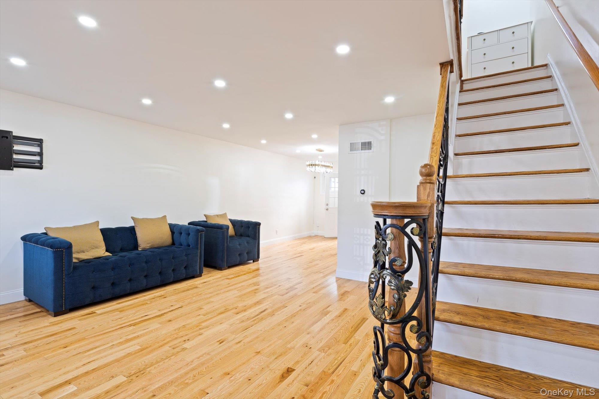 #3 photo, 144-14 68th Avenue, Kew Garden Hills , NY 11367