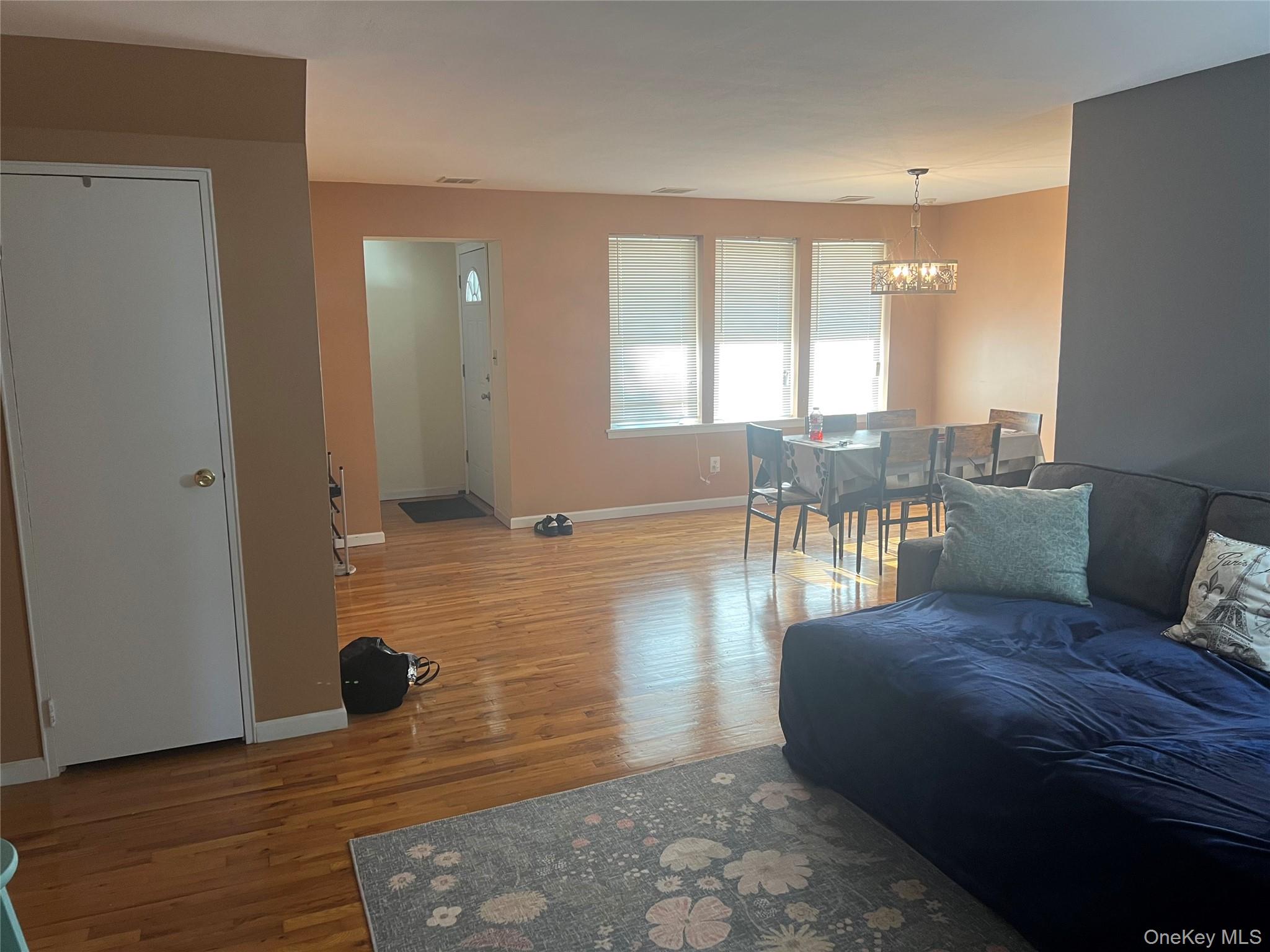 #18 photo, 301 Artist Lake Drive, Middle Island , NY 11953