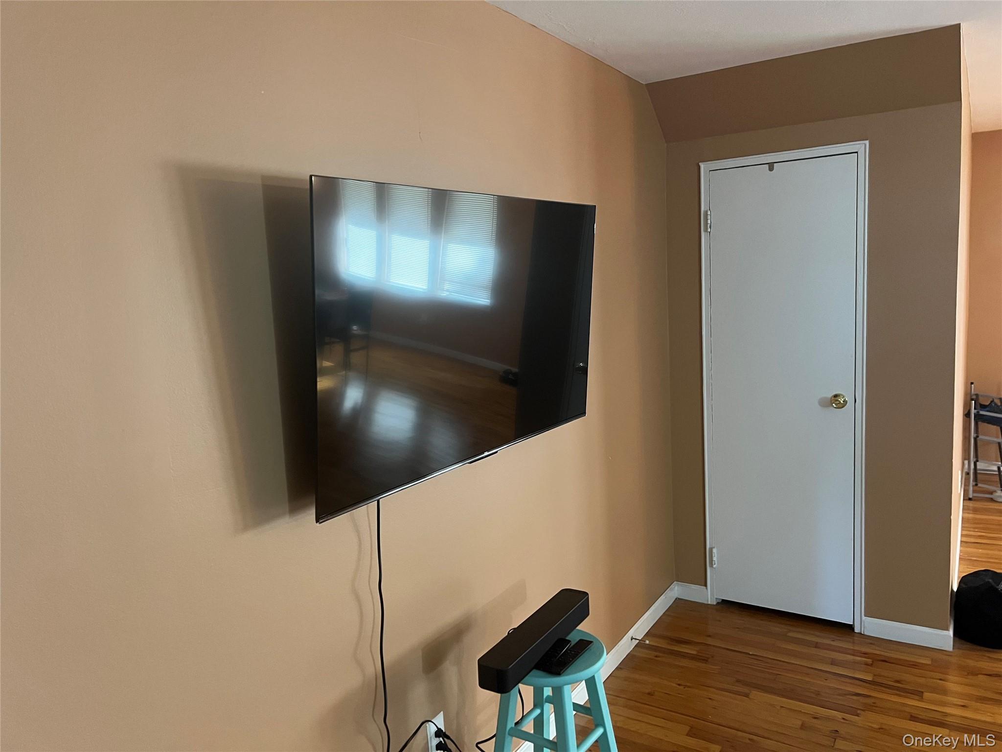 #20 photo, 301 Artist Lake Drive, Middle Island , NY 11953