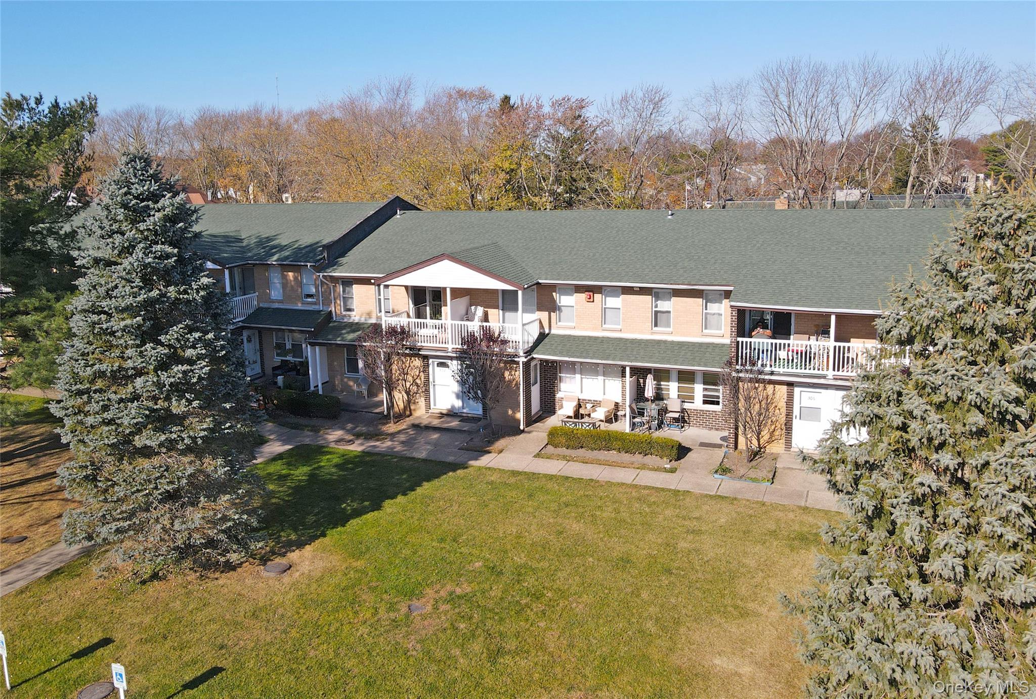 #3 photo, 301 Artist Lake Drive, Middle Island , NY 11953