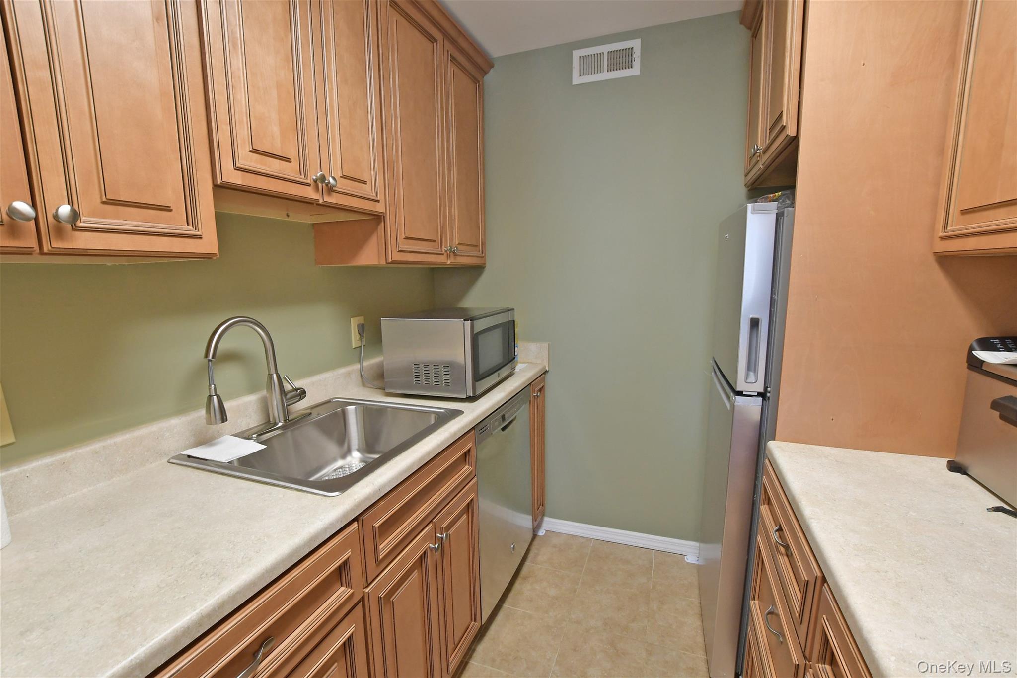 #8 photo, 301 Artist Lake Drive, Middle Island , NY 11953