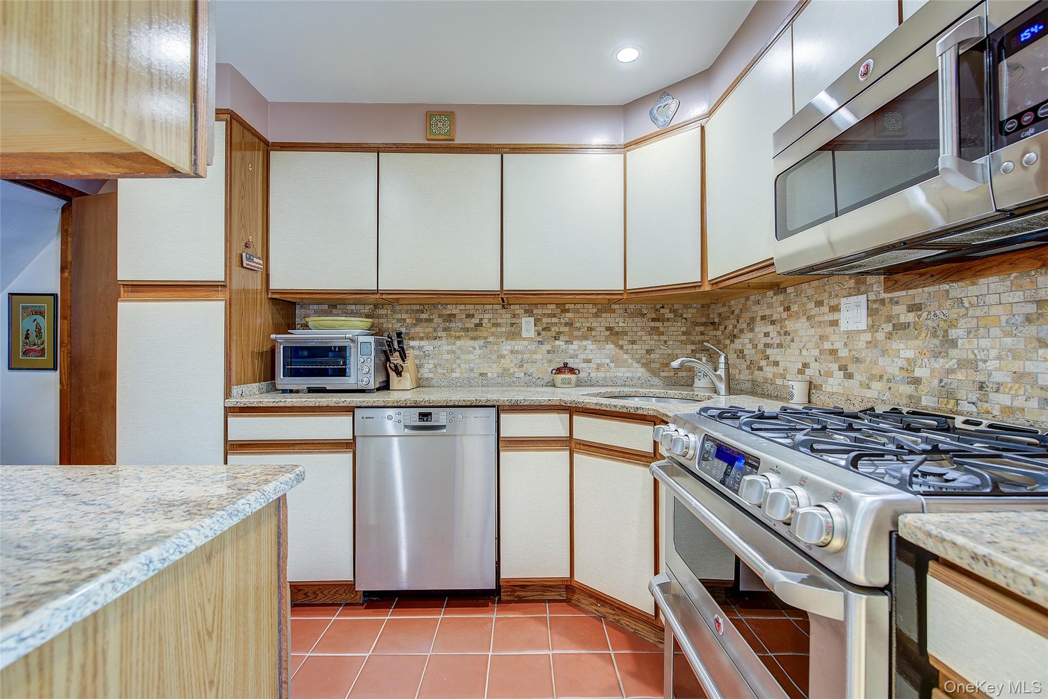 #10 photo, 67-118 Dartmouth Street, Forest Hills , NY 11375