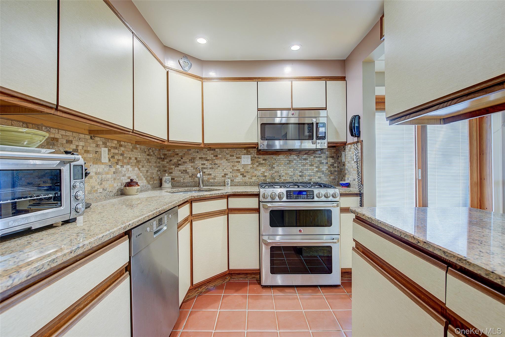 #9 photo, 67-118 Dartmouth Street, Forest Hills , NY 11375