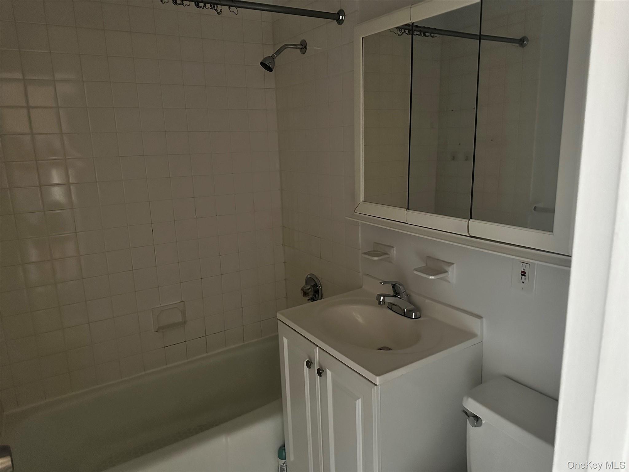 #6 photo, 1155 Warburton Avenue, Yonkers , NY 10701