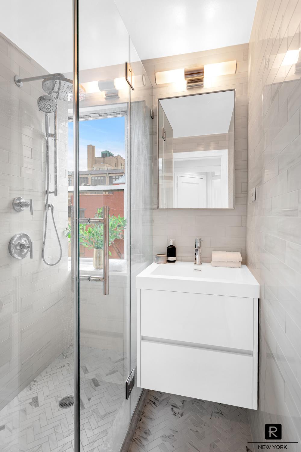 #7 photo, 365 W 20th Street, Chelsea , NY 10011