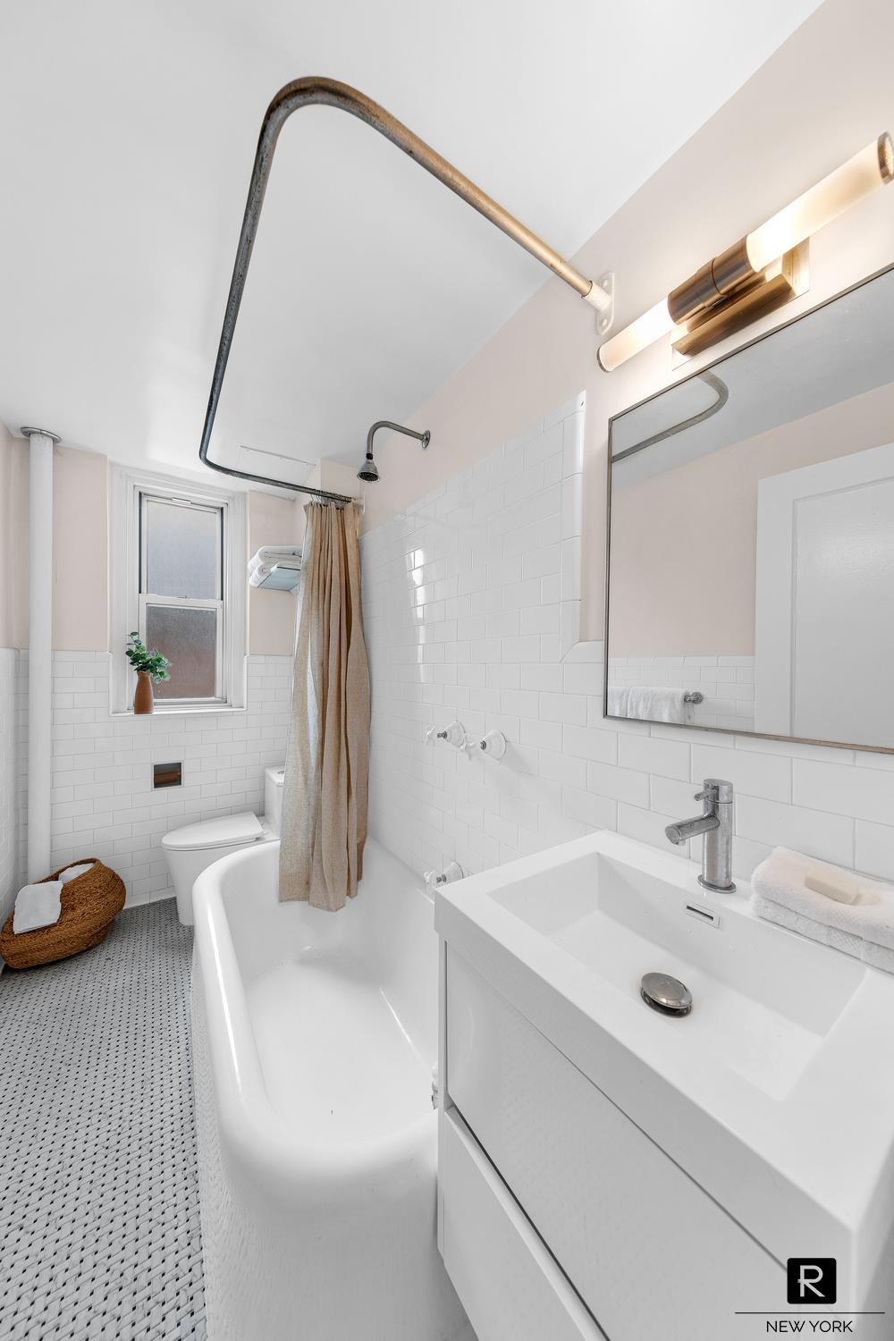 #9 photo, 365 W 20th Street, Chelsea , NY 10011