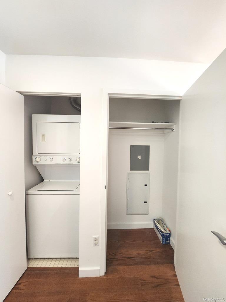 #11 photo, 40-26 College Point Boulevard, Flushing , NY 11354