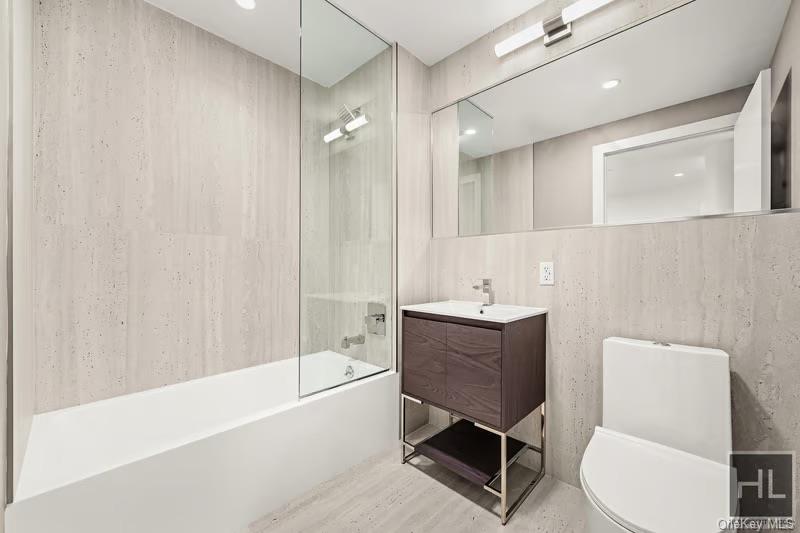 #5 photo, 91 Bruckner Boulevard, Bronx , NY 10454