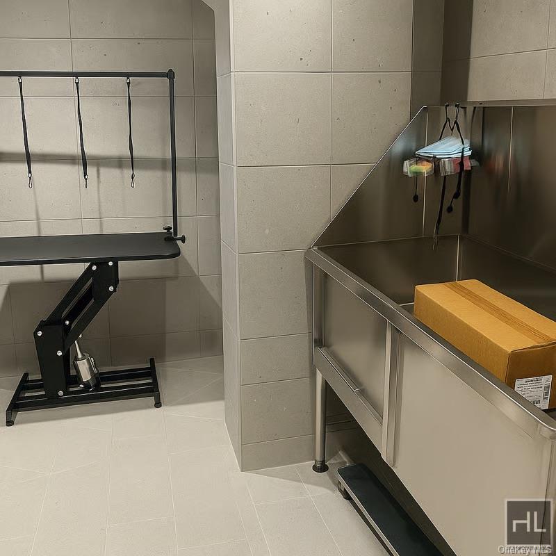 #8 photo, 91 Bruckner Boulevard, Bronx , NY 10454