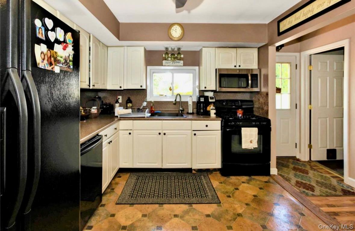 #5 photo, 465 Wellwood Drive, Shirley , NY 11967