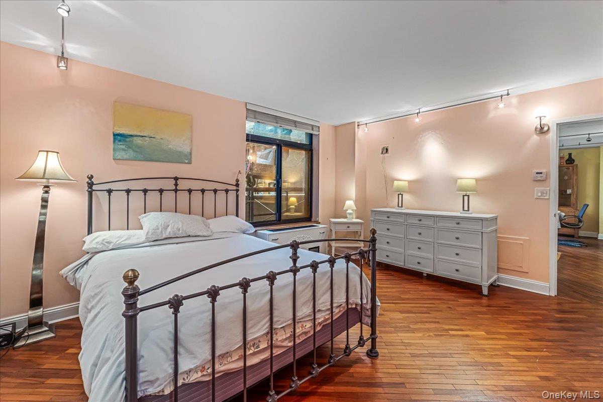 #11 photo, 400 E 70th Street, New York (Manhattan) , NY 10021