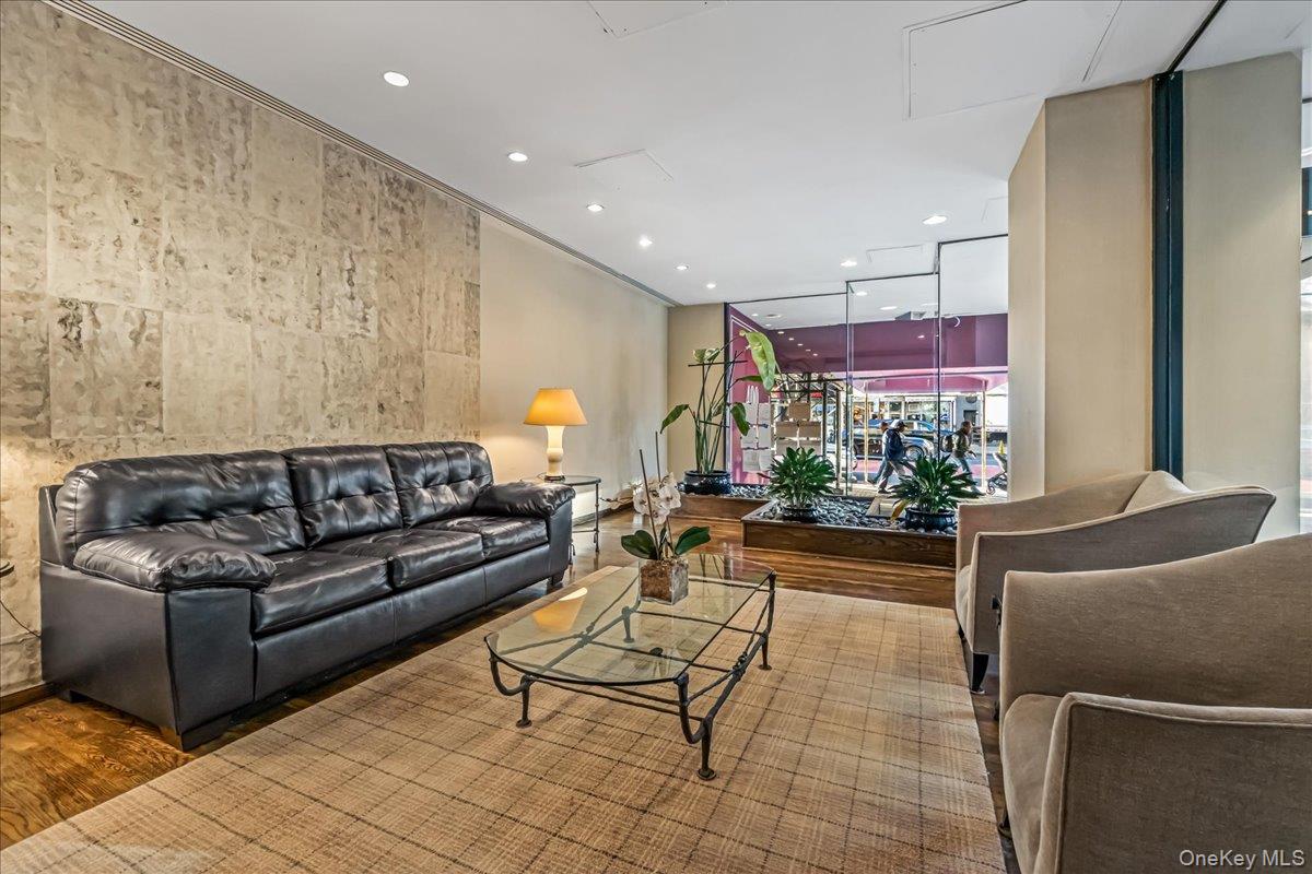 #18 photo, 400 E 70th Street, New York (Manhattan) , NY 10021