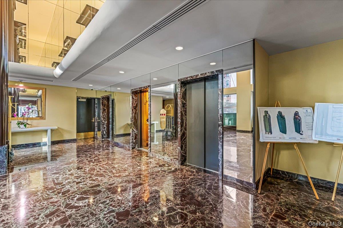 #19 photo, 400 E 70th Street, New York (Manhattan) , NY 10021