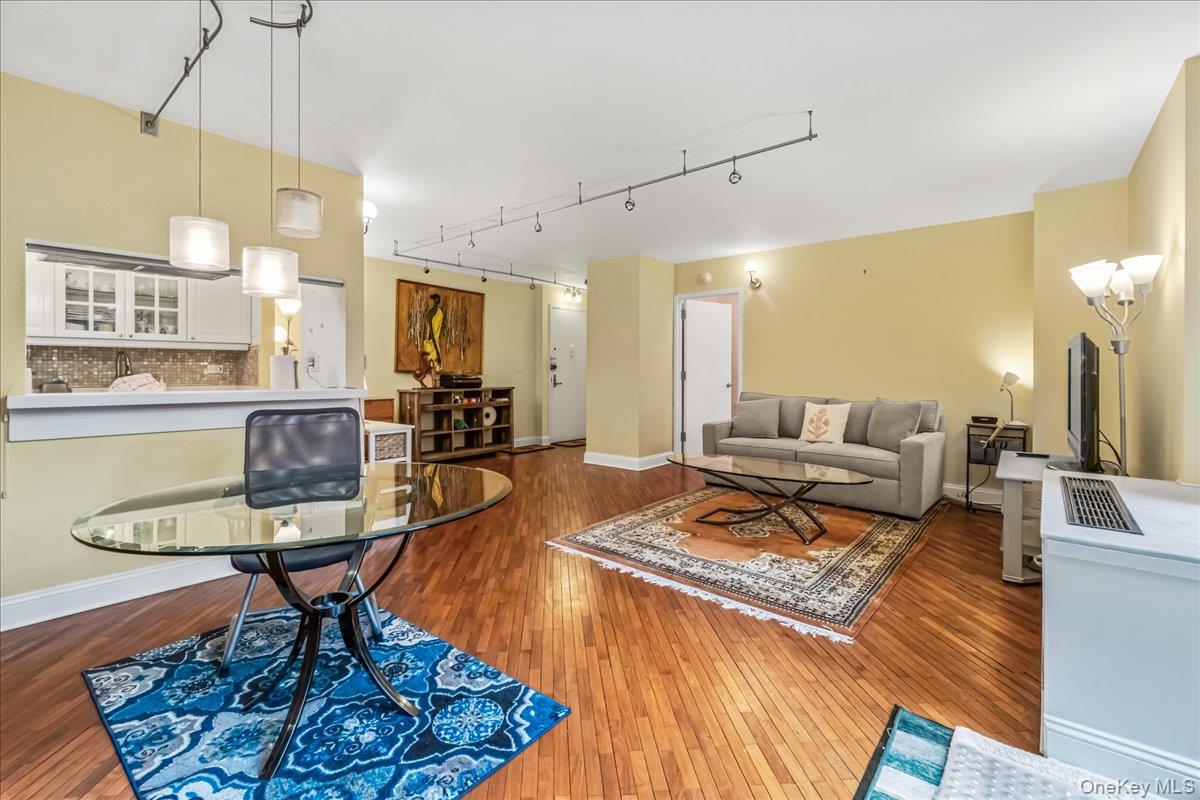 #2 photo, 400 E 70th Street, New York (Manhattan) , NY 10021