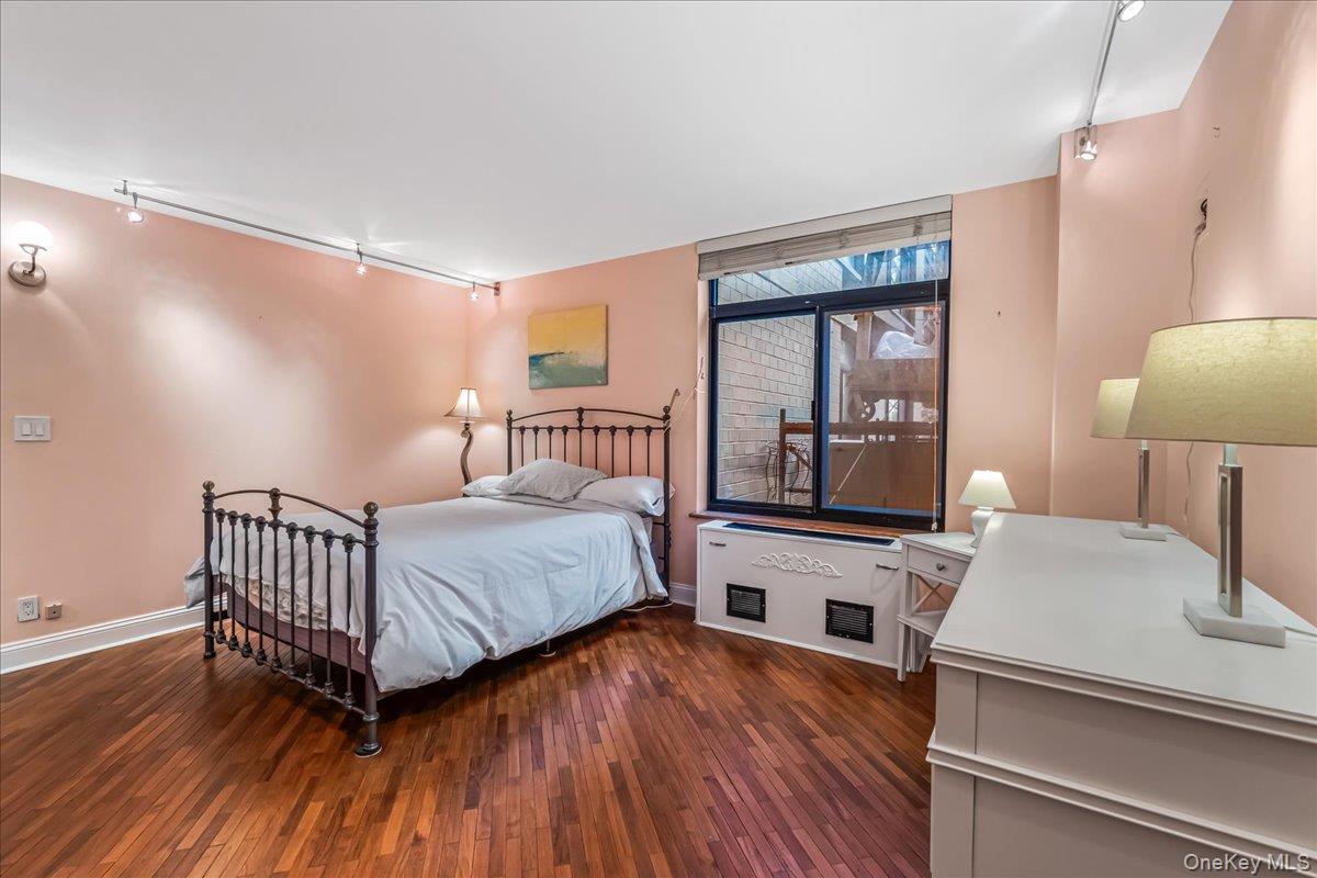 #9 photo, 400 E 70th Street, New York (Manhattan) , NY 10021