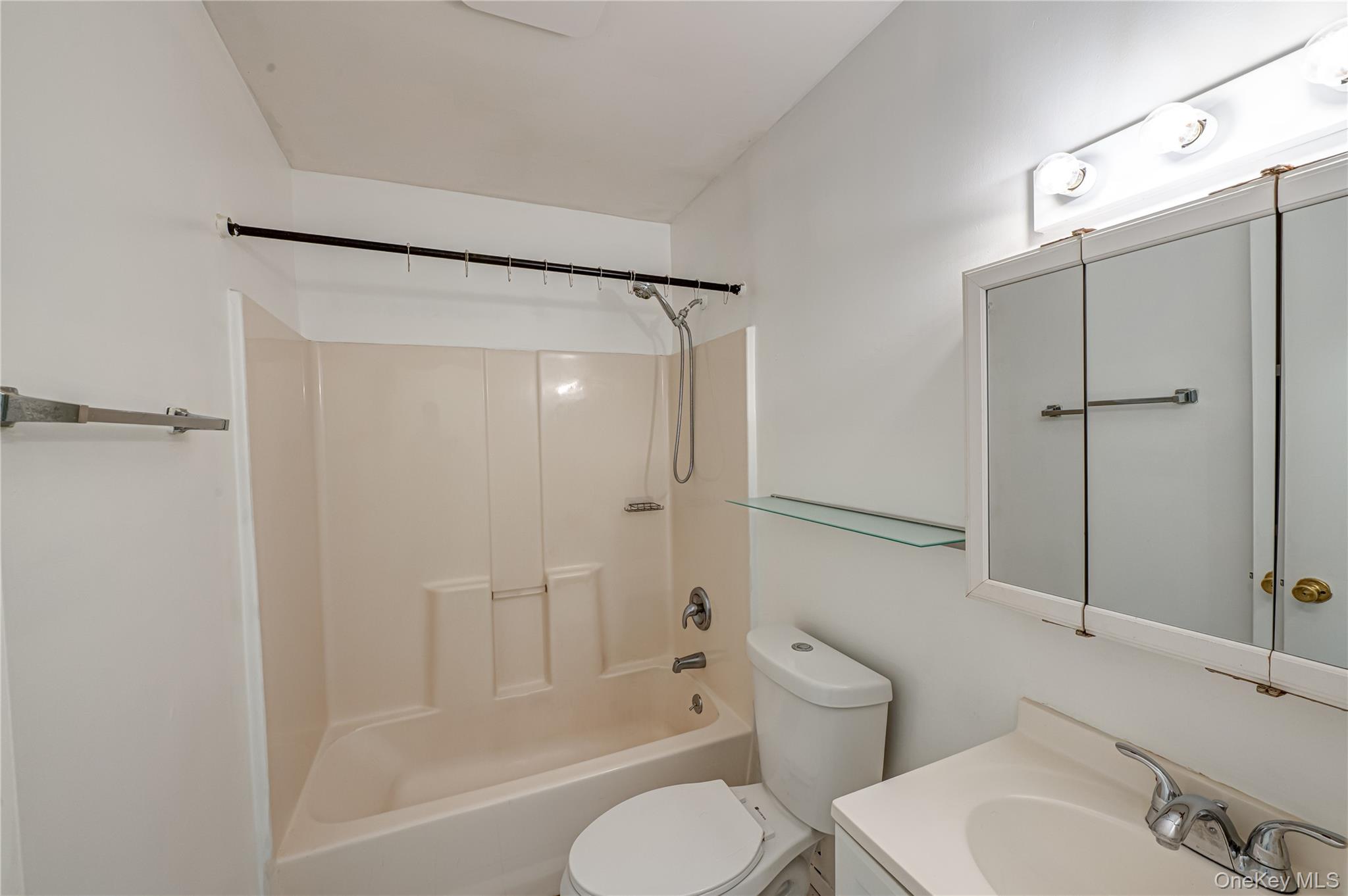 #19 photo, 27 MANCHESTER Road, سوفولك Huntington , NY 11743