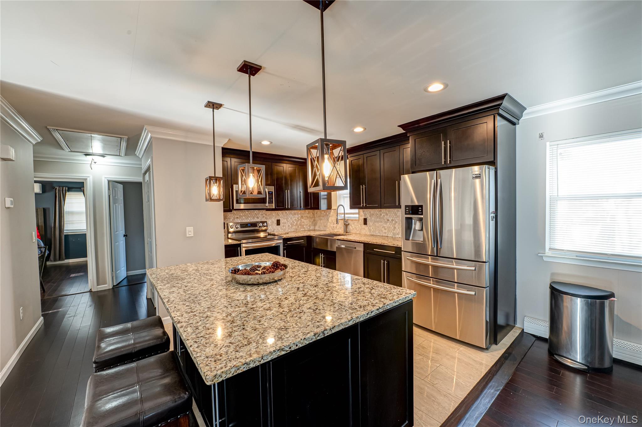 #3 photo, 27 MANCHESTER Road, سوفولك Huntington , NY 11743