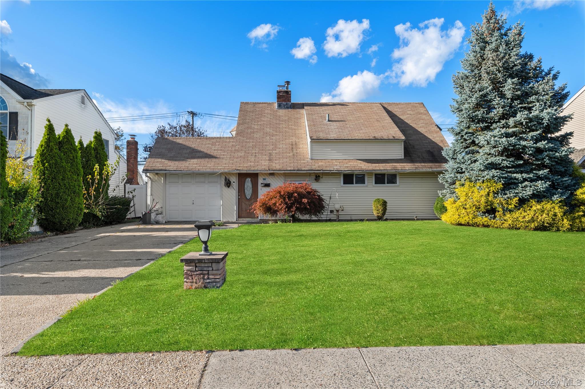 #1 photo, 18 Pilgrim Lane, Westbury , NY 11590