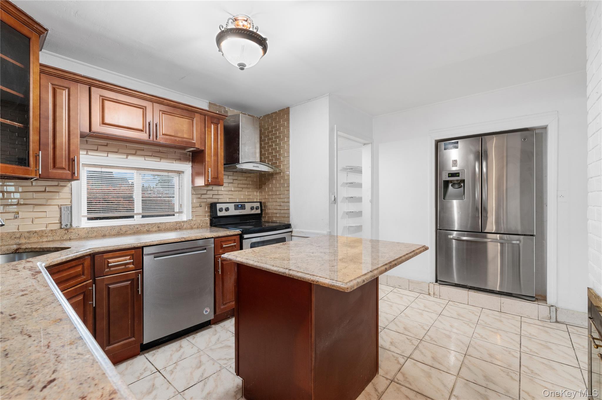 #12 photo, 18 Pilgrim Lane, Westbury , NY 11590