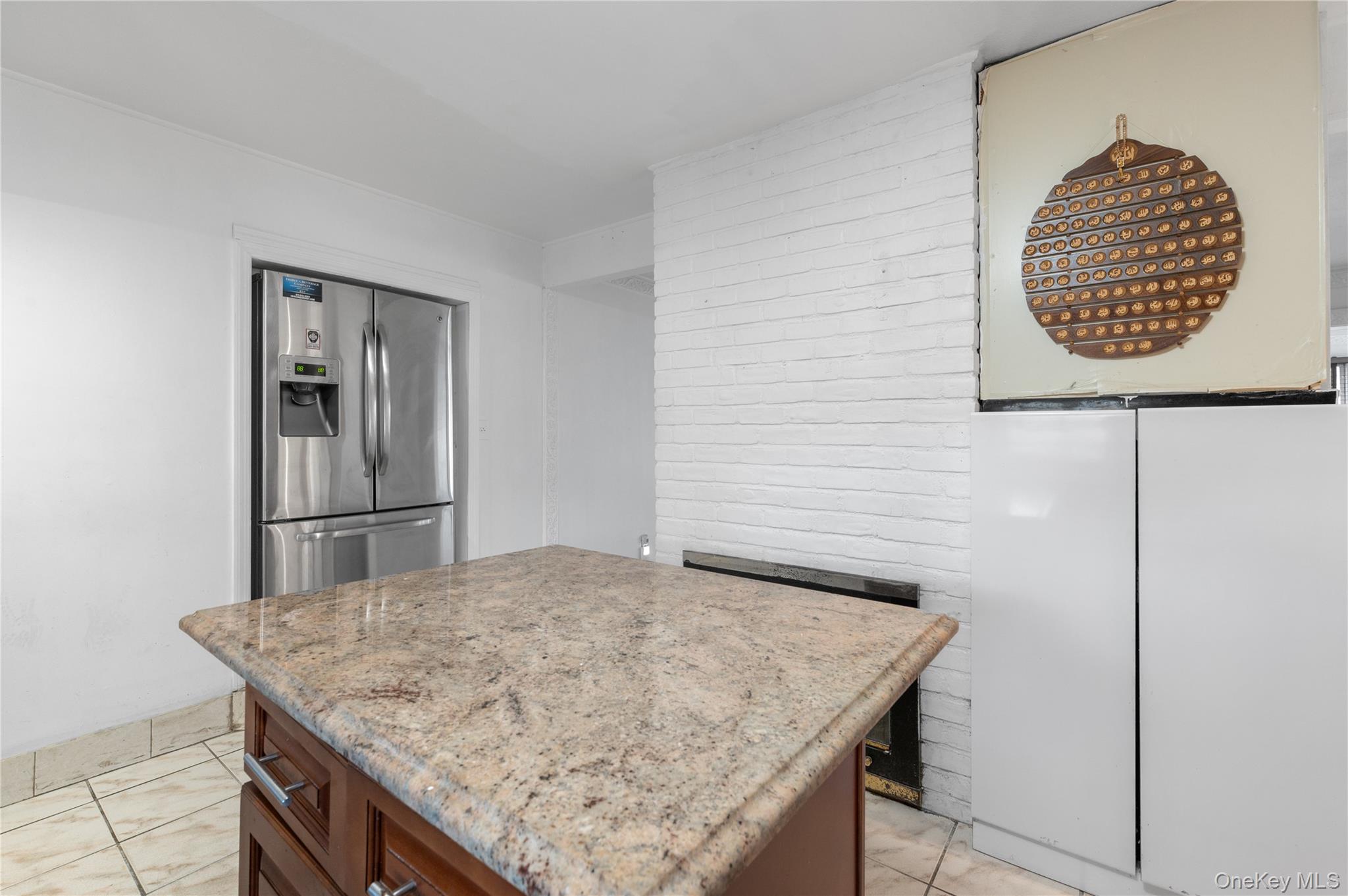 #13 photo, 18 Pilgrim Lane, Westbury , NY 11590