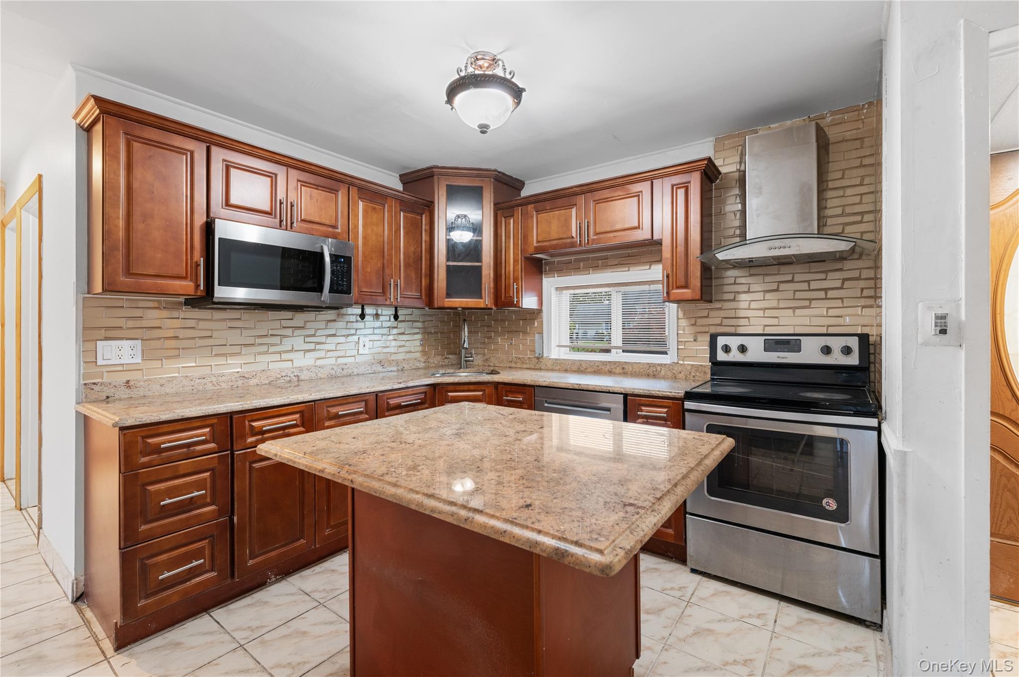 #14 photo, 18 Pilgrim Lane, Westbury , NY 11590