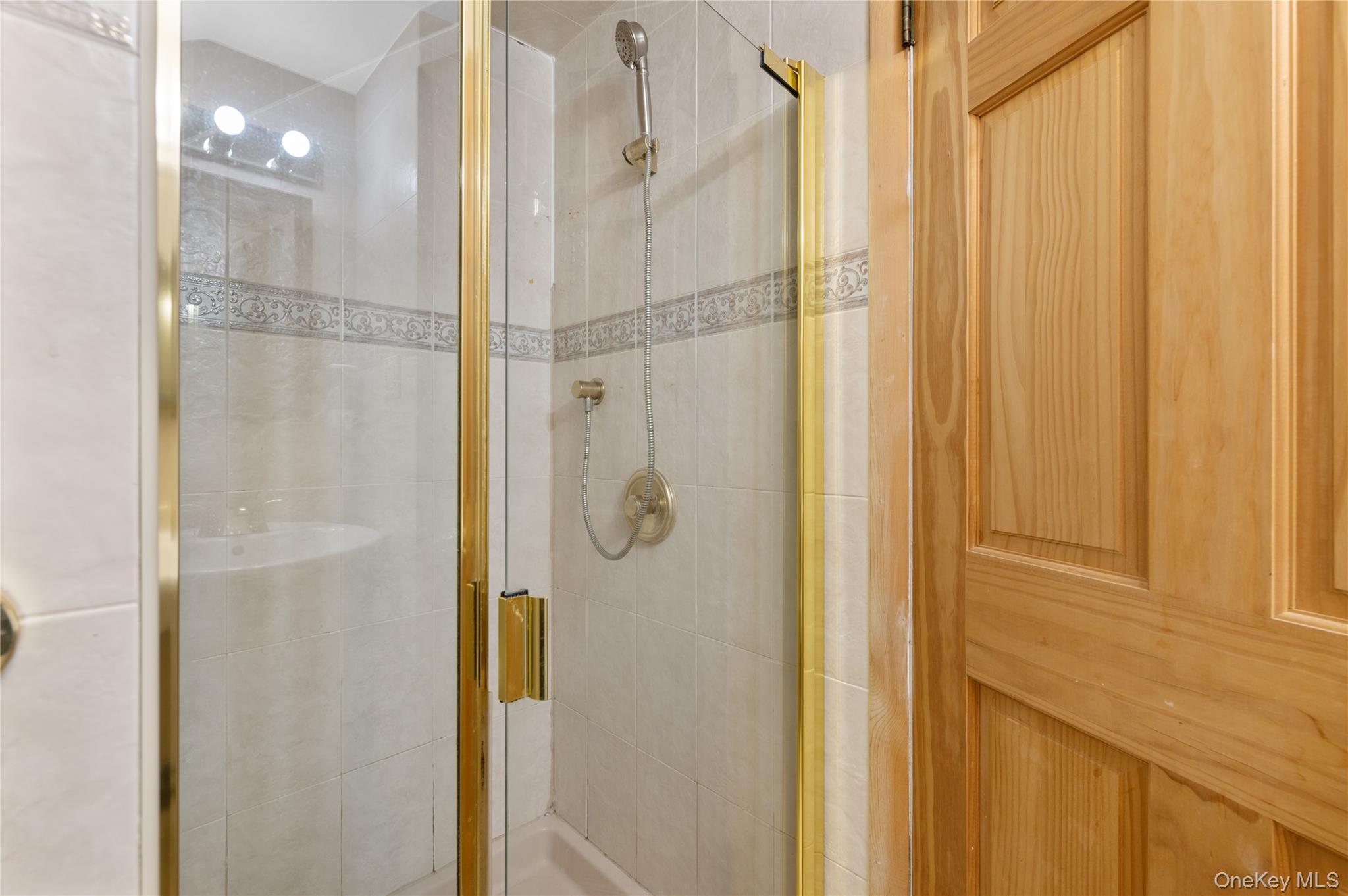 #15 photo, 18 Pilgrim Lane, Westbury , NY 11590