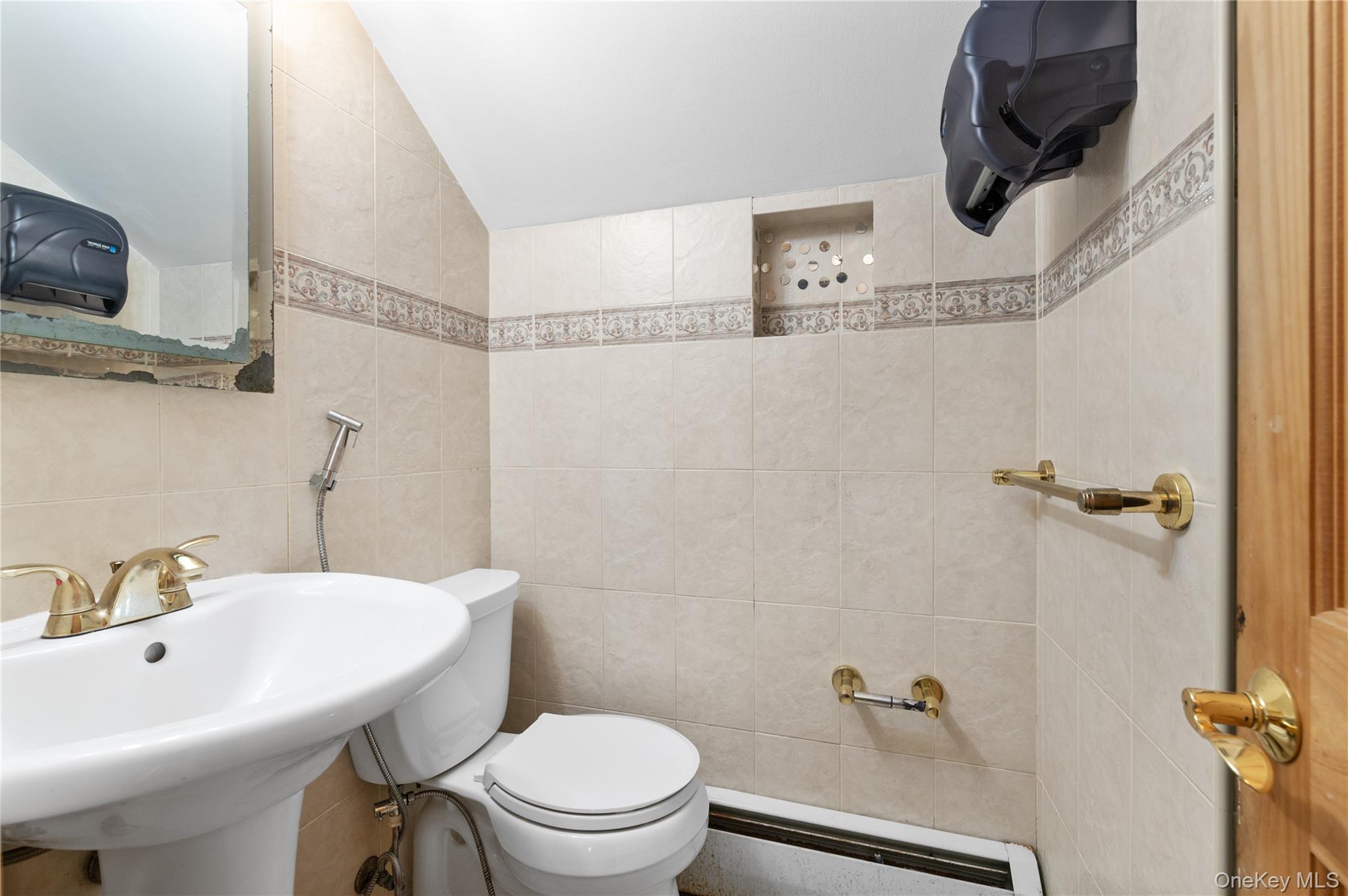 #16 photo, 18 Pilgrim Lane, Westbury , NY 11590