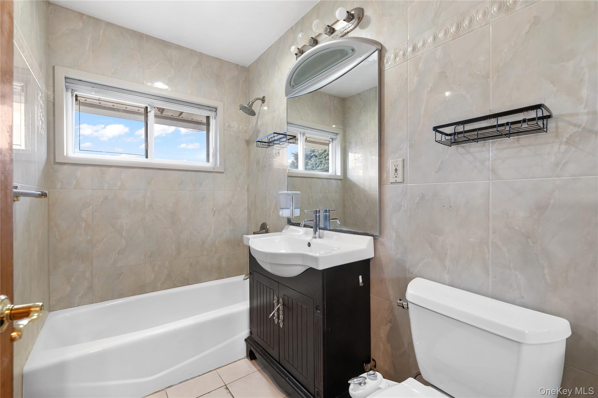 #17 photo, 18 Pilgrim Lane, Westbury , NY 11590