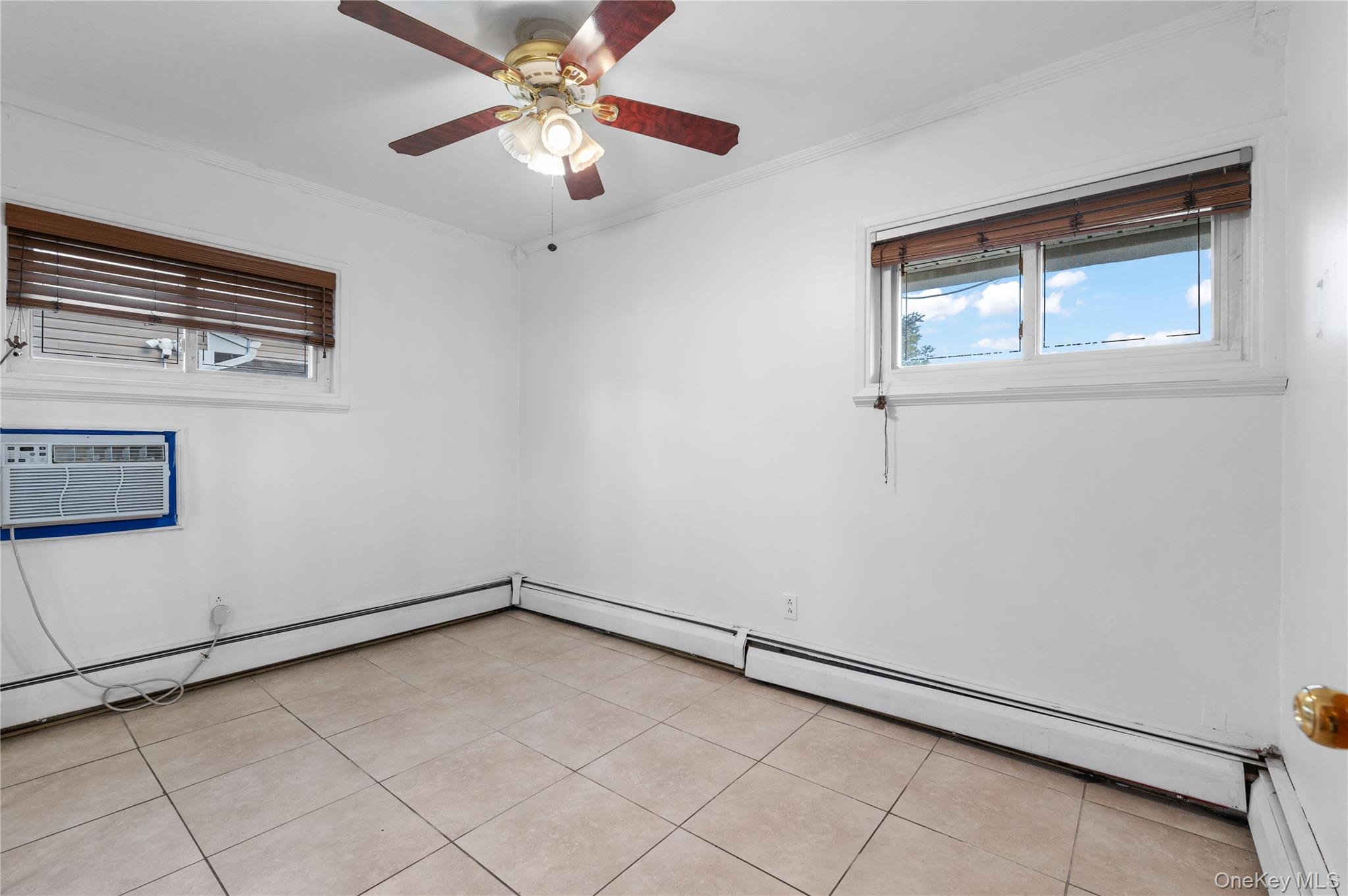 #18 photo, 18 Pilgrim Lane, Westbury , NY 11590