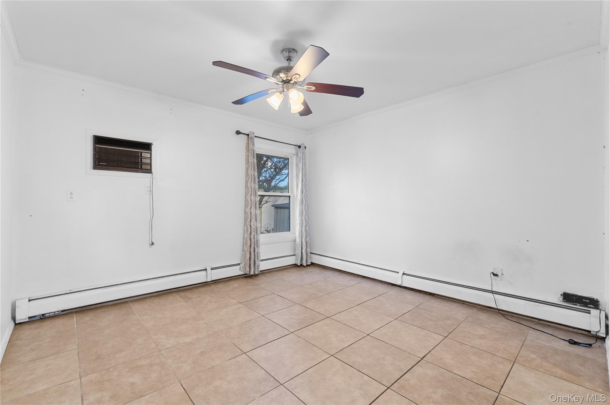 #19 photo, 18 Pilgrim Lane, Westbury , NY 11590