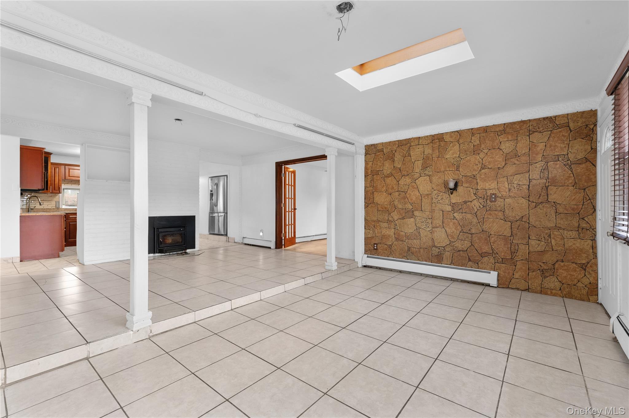 #4 photo, 18 Pilgrim Lane, Westbury , NY 11590