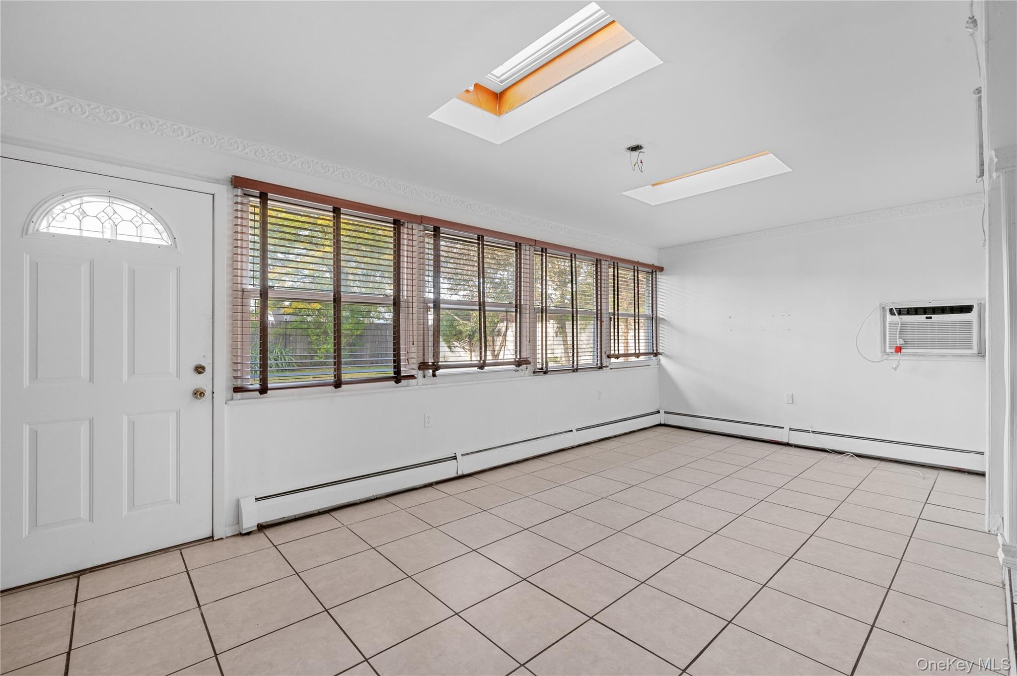 #6 photo, 18 Pilgrim Lane, Westbury , NY 11590