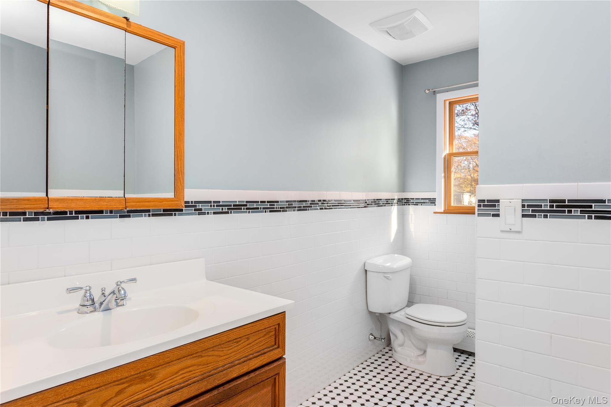 #5 photo, 11 Seneca Trail, Ridge , NY 11961