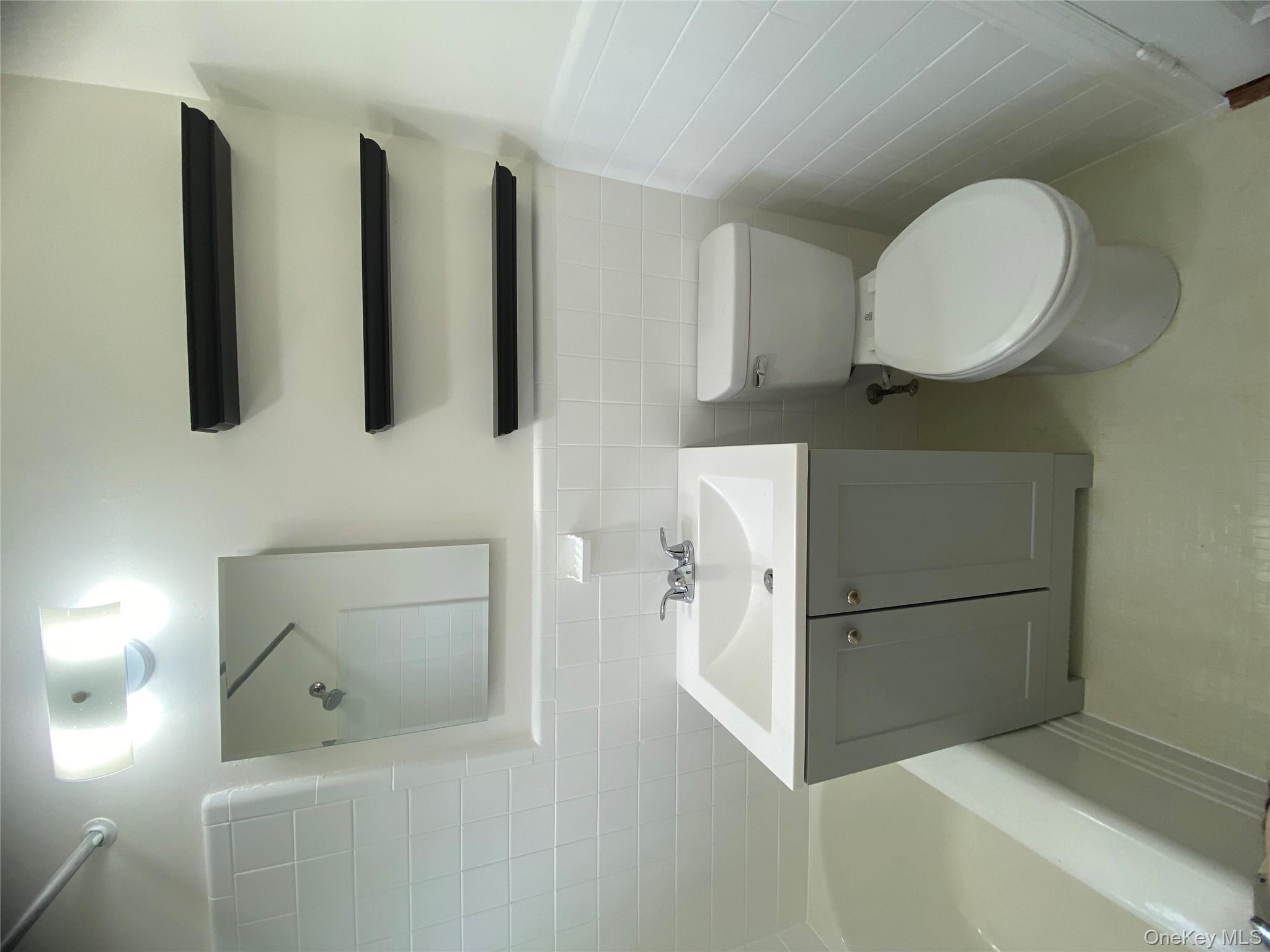 #14 photo, 2 George Street, Glen Cove , NY 11542