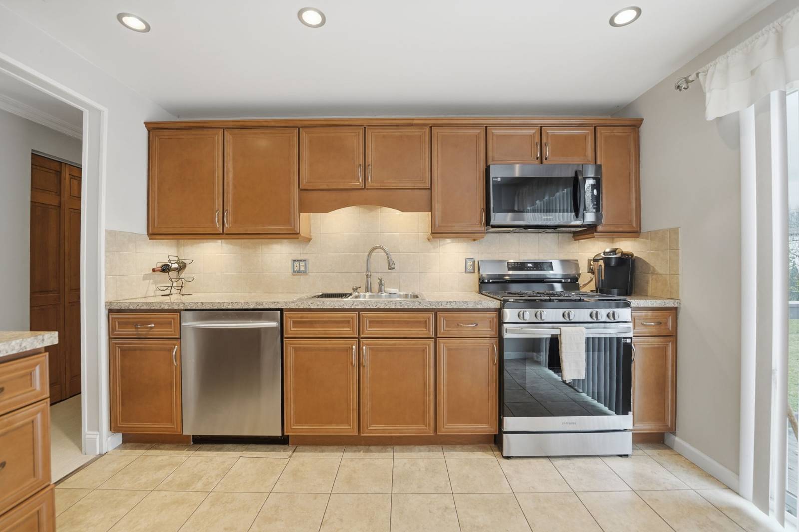 #8 photo, 141 Fruitwood Ter, Williamsville , NY 14221