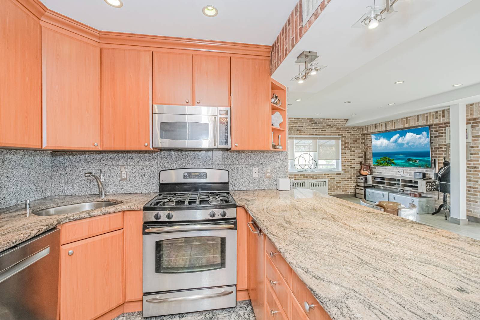 #9 photo, 3567 Shore Pkwy, #H4A, Sheepshead Bay , NY 11235