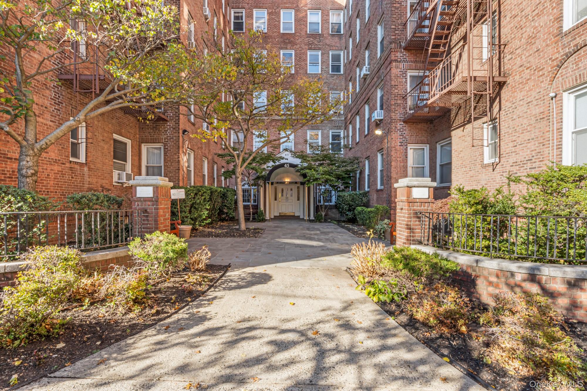 #16 photo, 45 Kew Gardens Road, Kew Gardens , NY 11415