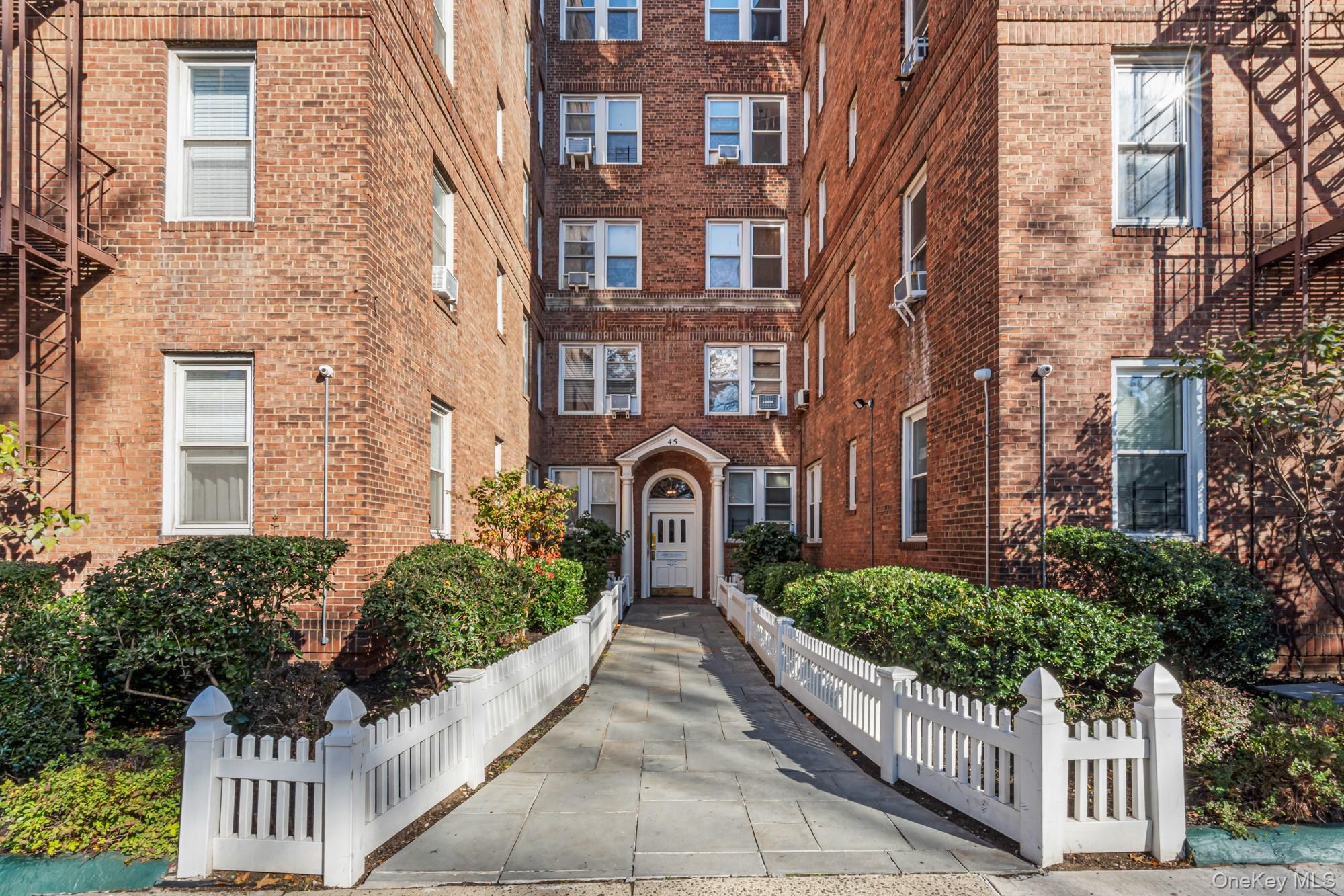 #18 photo, 45 Kew Gardens Road, Kew Gardens , NY 11415