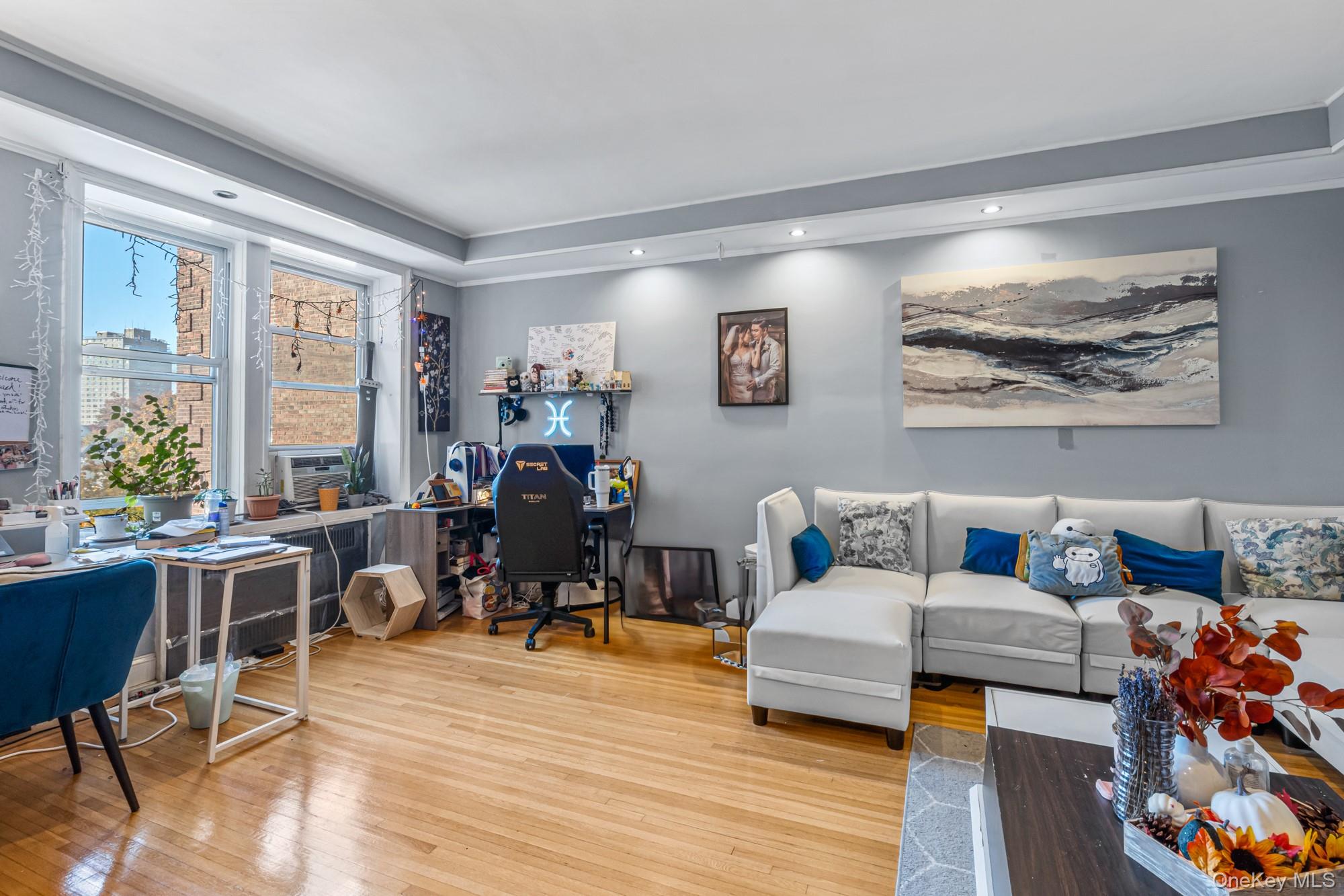 #3 photo, 45 Kew Gardens Road, Kew Gardens , NY 11415