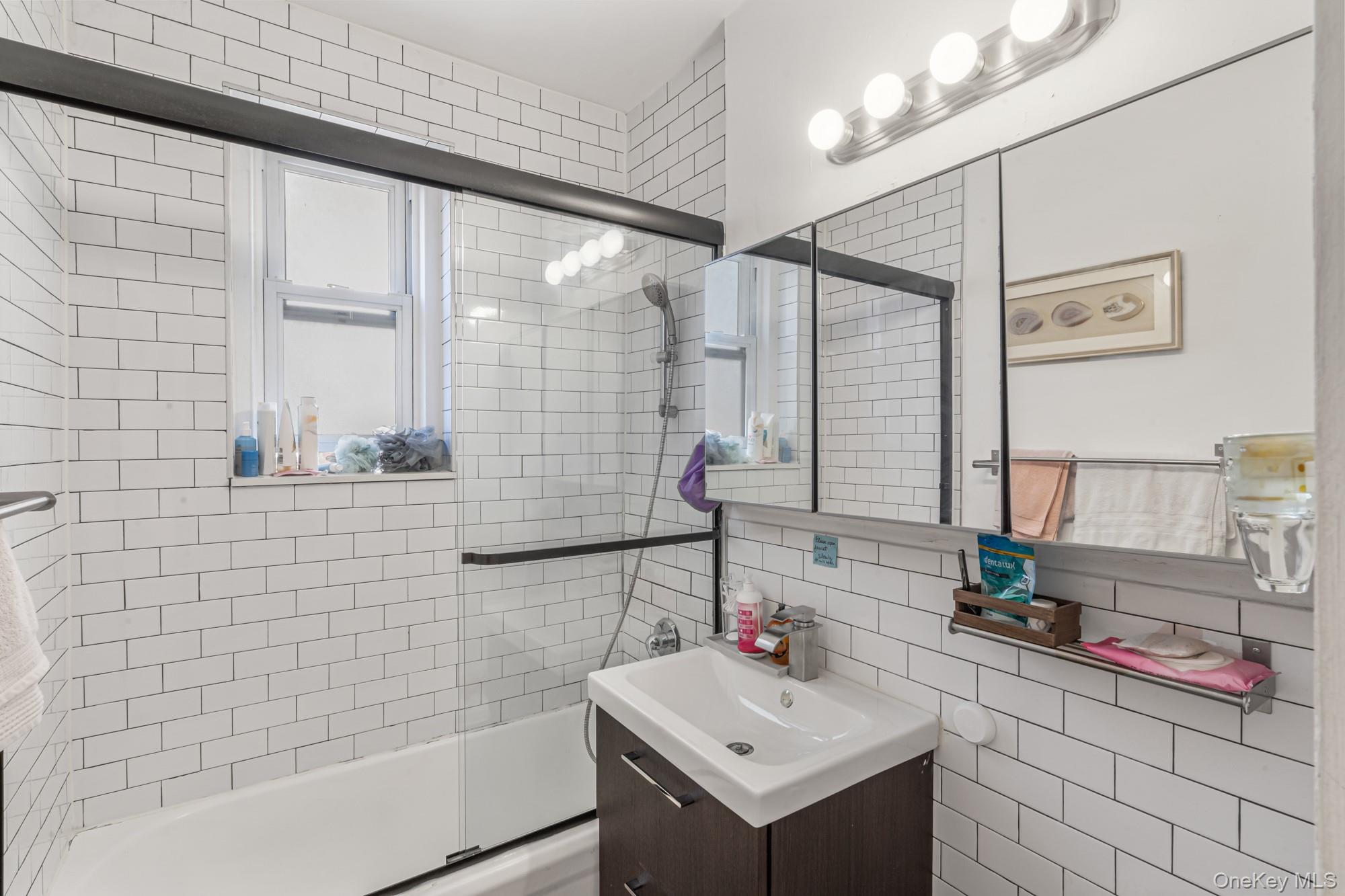 #7 photo, 45 Kew Gardens Road, Kew Gardens , NY 11415